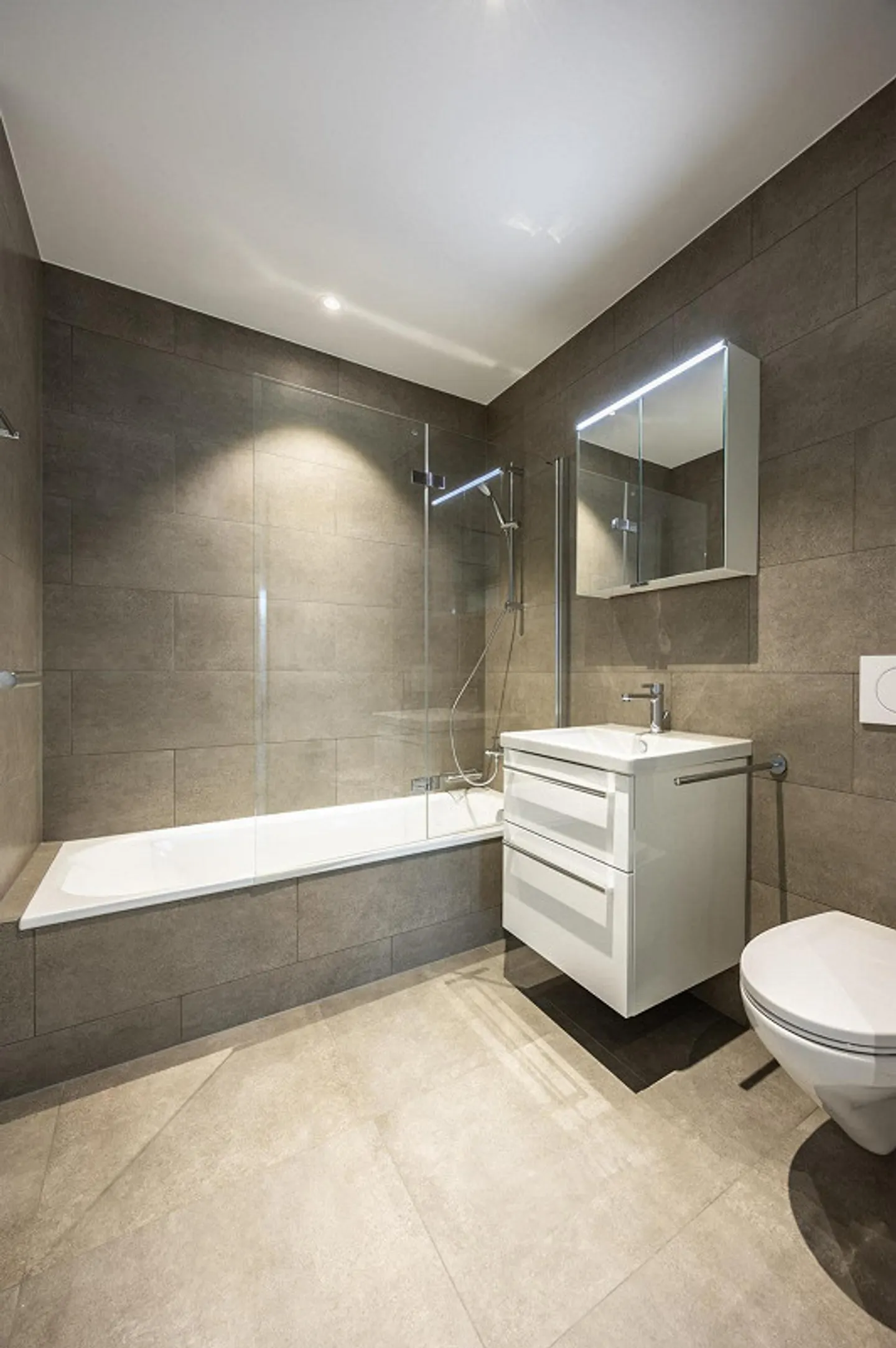 Appartamento moderno di 3,5 stanze con loggia luminosa - Foto 5 di 10