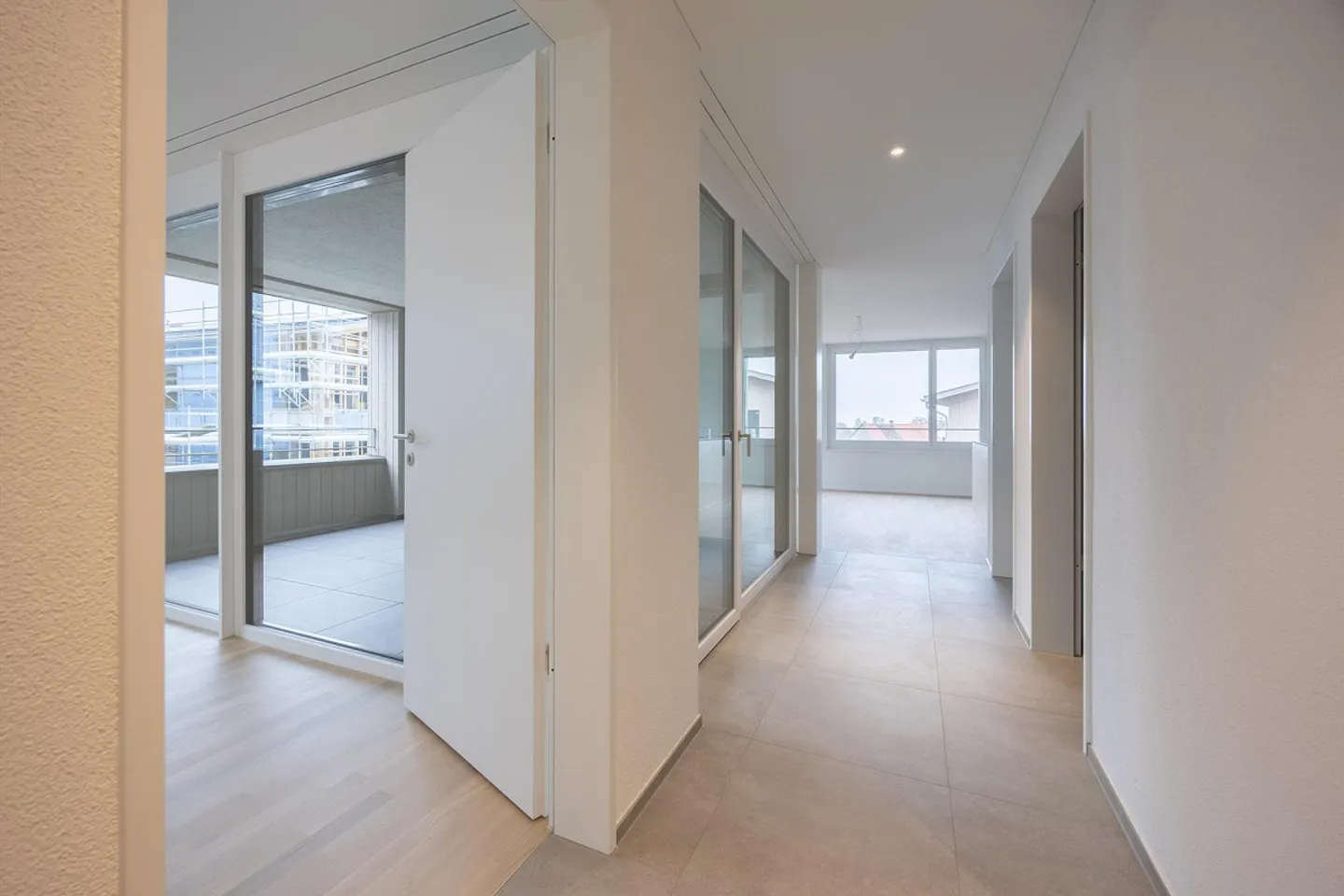 Appartamento moderno di 3,5 stanze con loggia luminosa - Foto 6 di 10