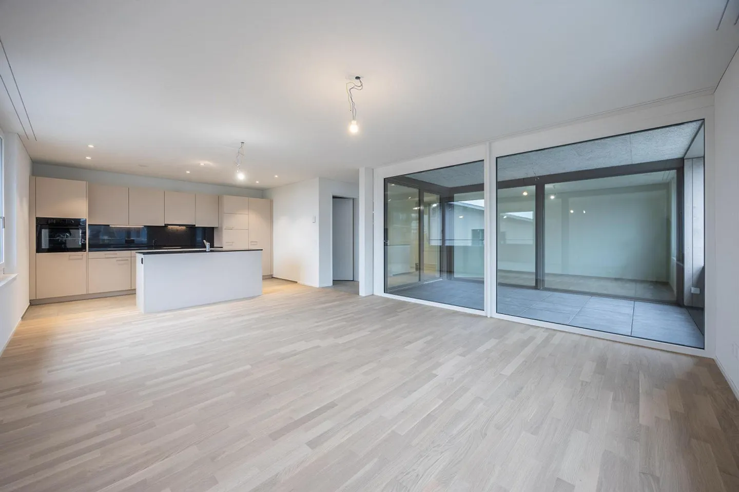Appartamento moderno di 3,5 stanze con loggia luminosa - Foto 2 di 10