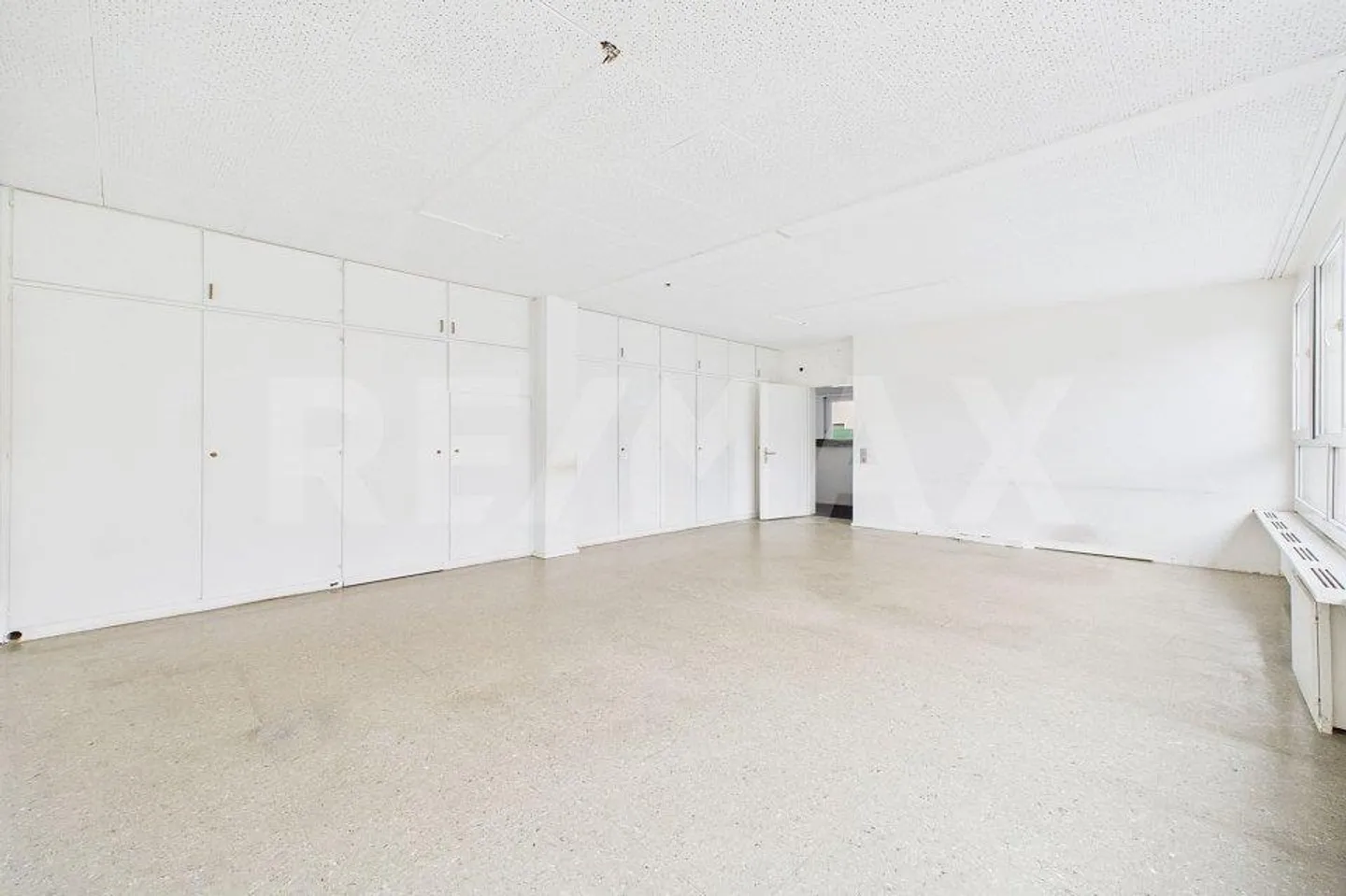 Lugano - Commercial space convertible into 2 apartments, strategic location in Cortivallo - Photo 9 of 13