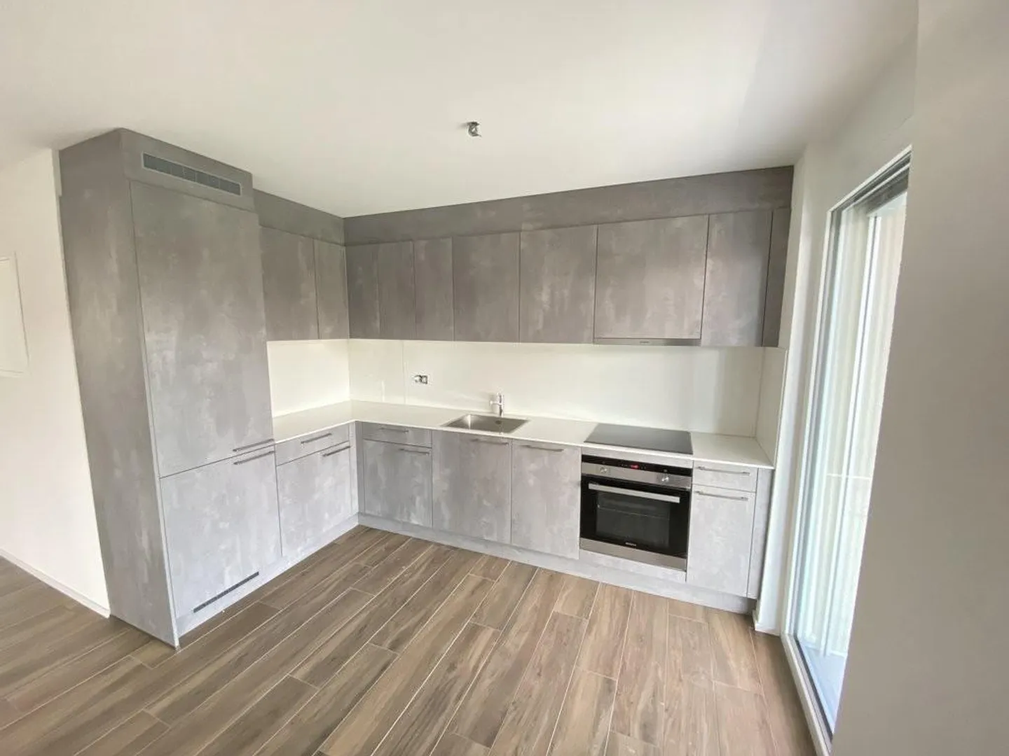 Charmante 2,5-Zimmer-Wohnung mit atemberaubendem Blick! - Foto 2 von 5