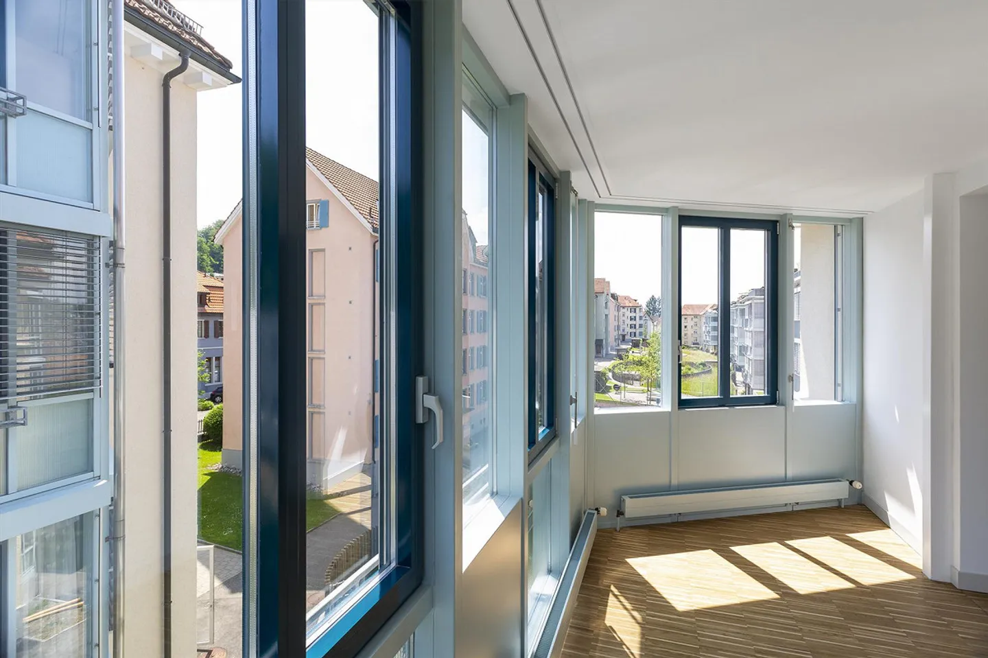 Appartamento 4.5 stanze ristrutturato nel 2021 con veranda in vetro - Foto 8 di 12