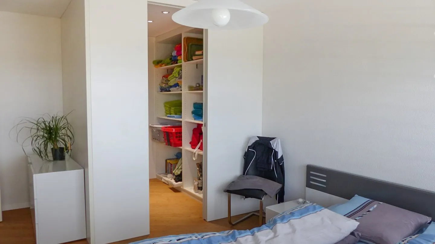 Living Above the Rooftops of Langendorf – Exclusive 4.5-Room Penthouse Apartment - Photo 7 of 13