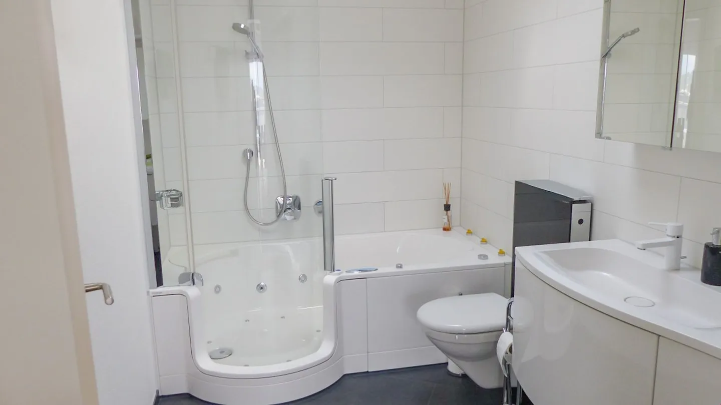 Living Above the Rooftops of Langendorf – Exclusive 4.5-Room Penthouse Apartment - Photo 8 of 13