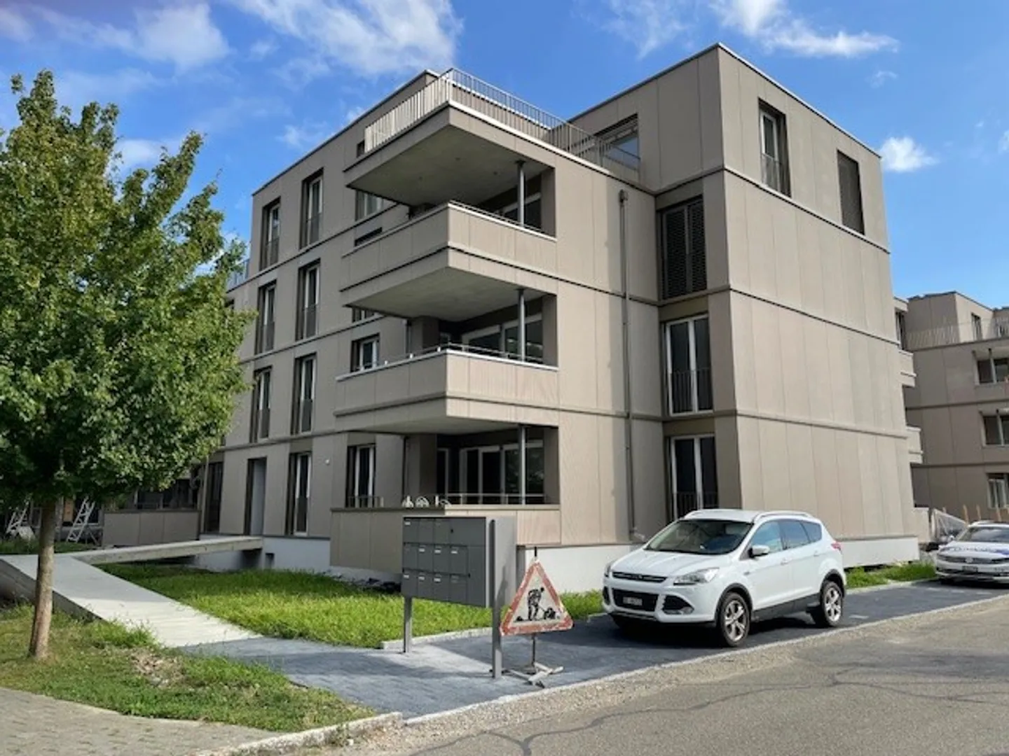 Modern 2.5-room new apartment with balcony - Photo 1 of 6