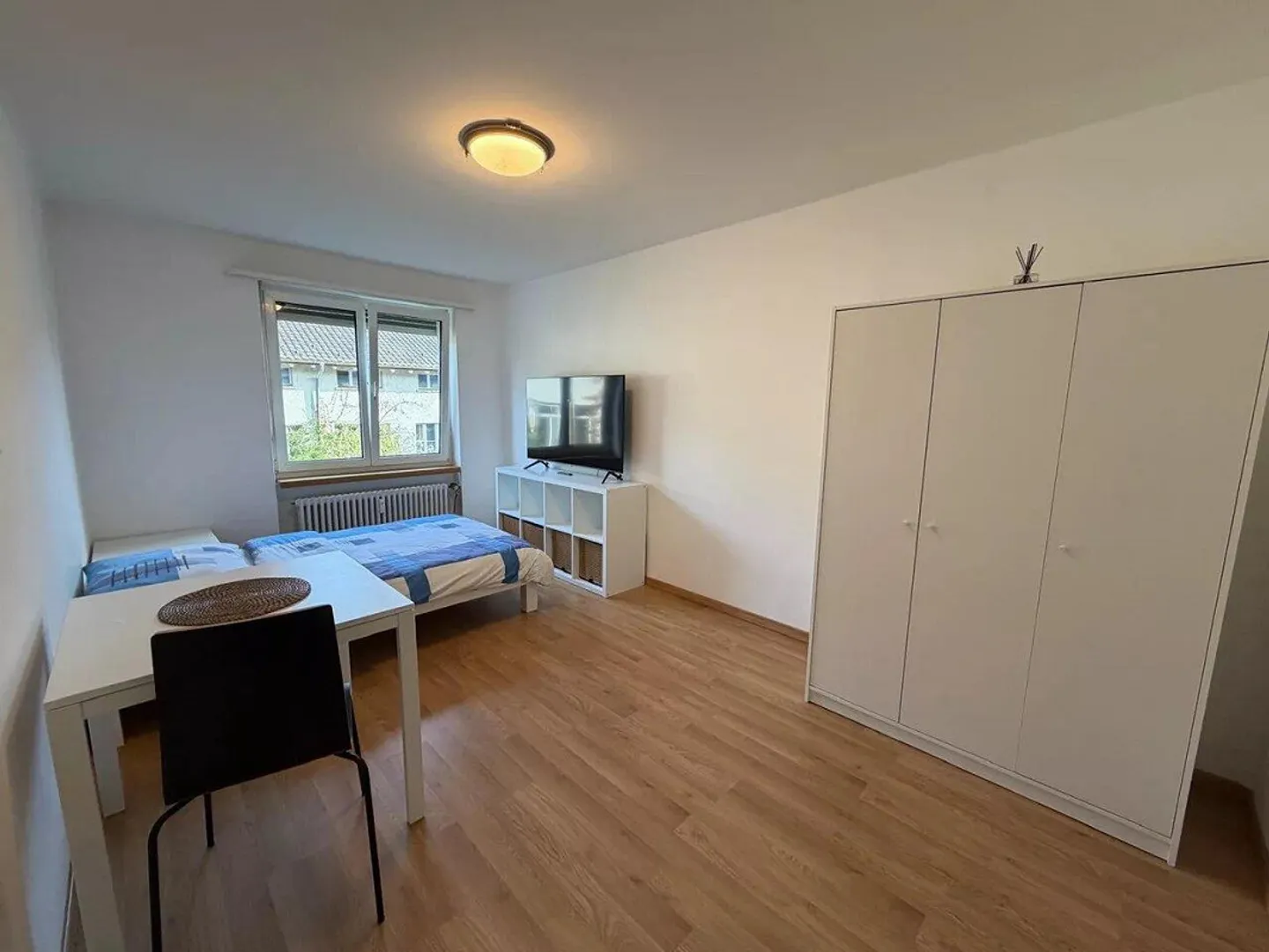 Cozy WG Room - Move in Today - Photo 1 of 13