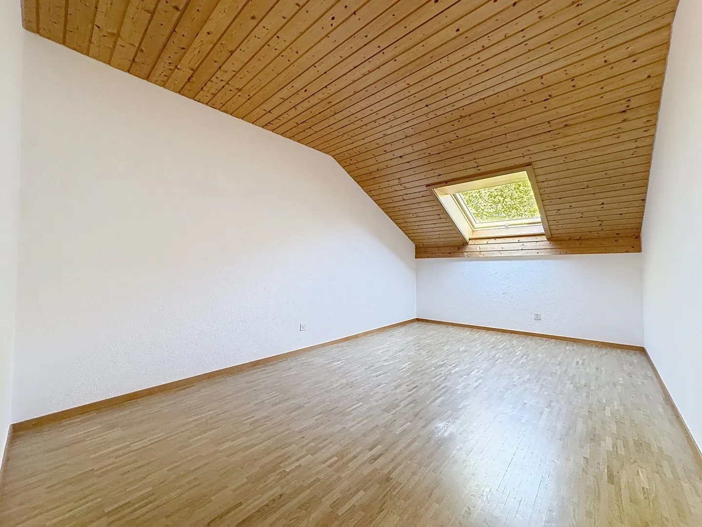 BEAUTIFUL 4-room apartment - Photo 2 of 10