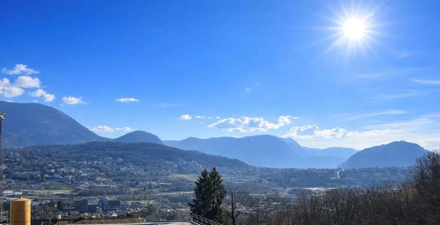 Villa di Lusso con Giardino Privato - Foto 4 di 13