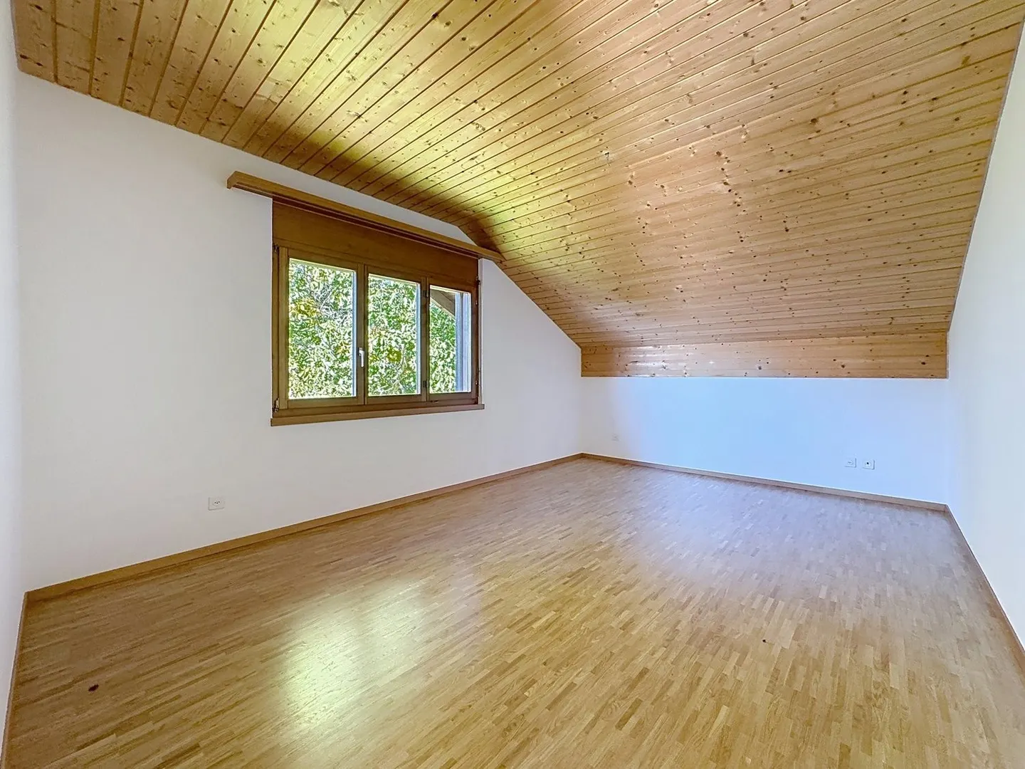 BEAUTIFUL 4-room apartment - Photo 3 of 10