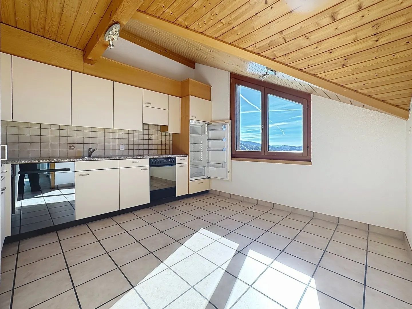 BEAUTIFUL 4-room apartment - Photo 5 of 10