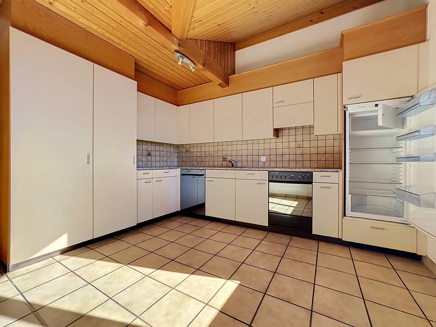 BEAUTIFUL 4-room apartment - Photo 6 of 10
