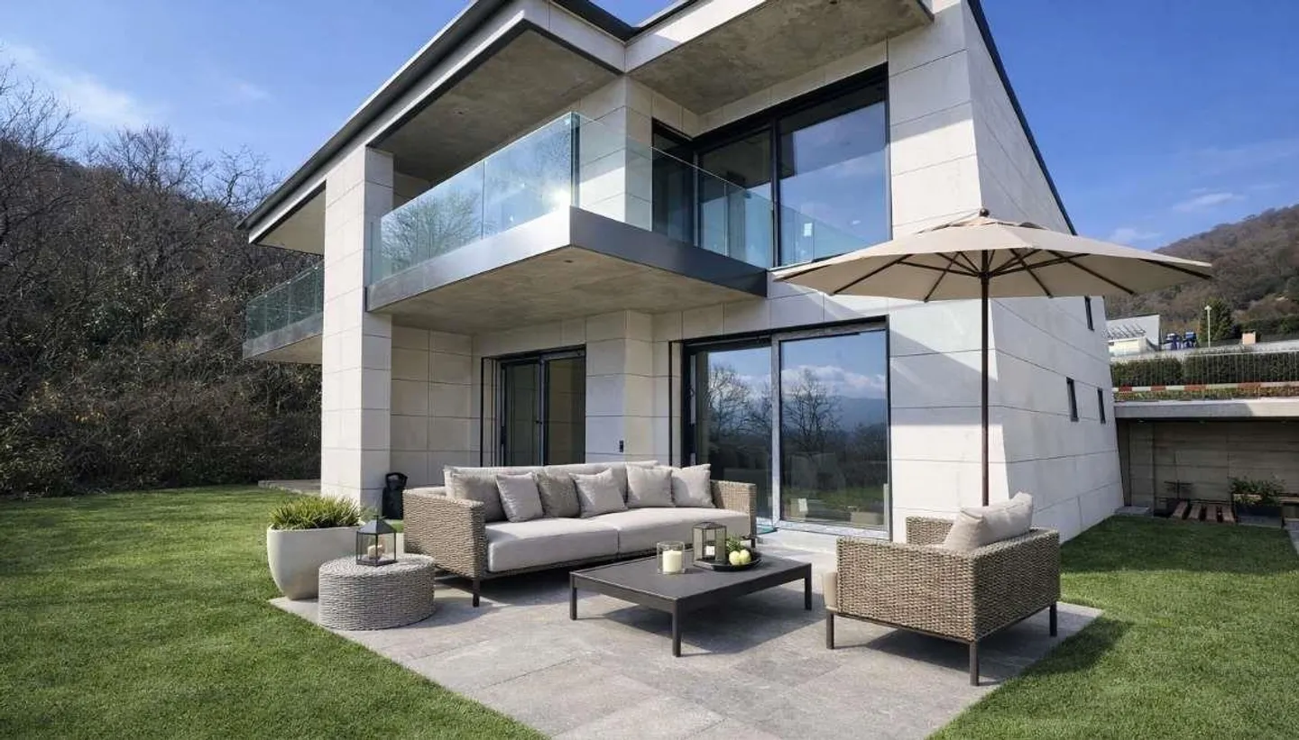 Villa di Lusso con Giardino Privato - Foto 12 di 13