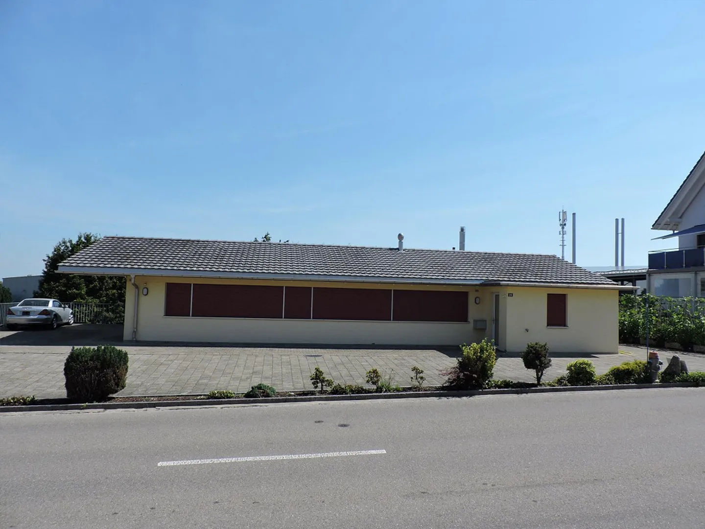 Propriété commerciale avec appartement - Photo 2 sur 9