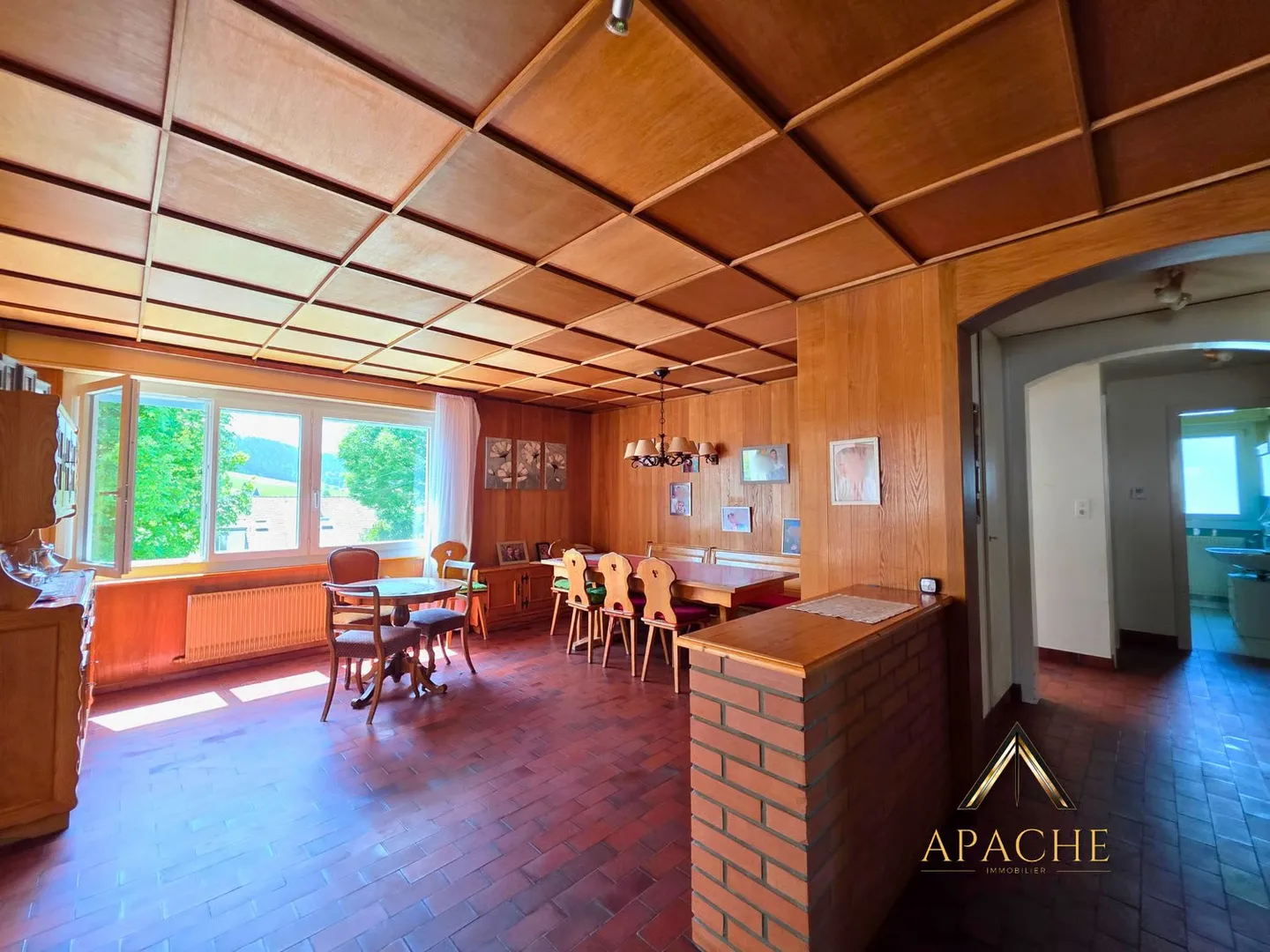 Generous family home, 2 apartments that can be combined and 5 garages - Photo 5 of 20