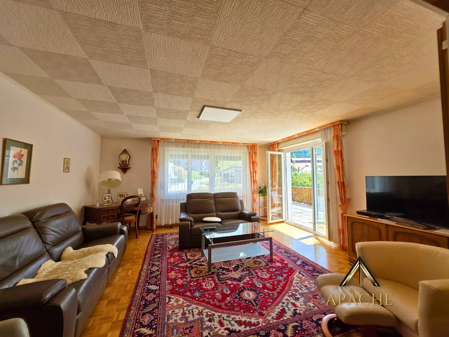 Generous family home, 2 apartments that can be combined and 5 garages - Photo 7 of 20