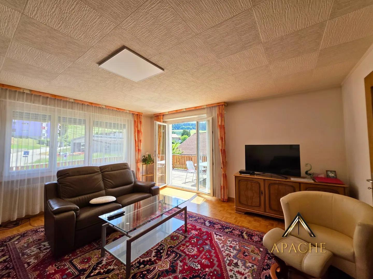 Generous family home, 2 apartments that can be combined and 5 garages - Photo 8 of 20