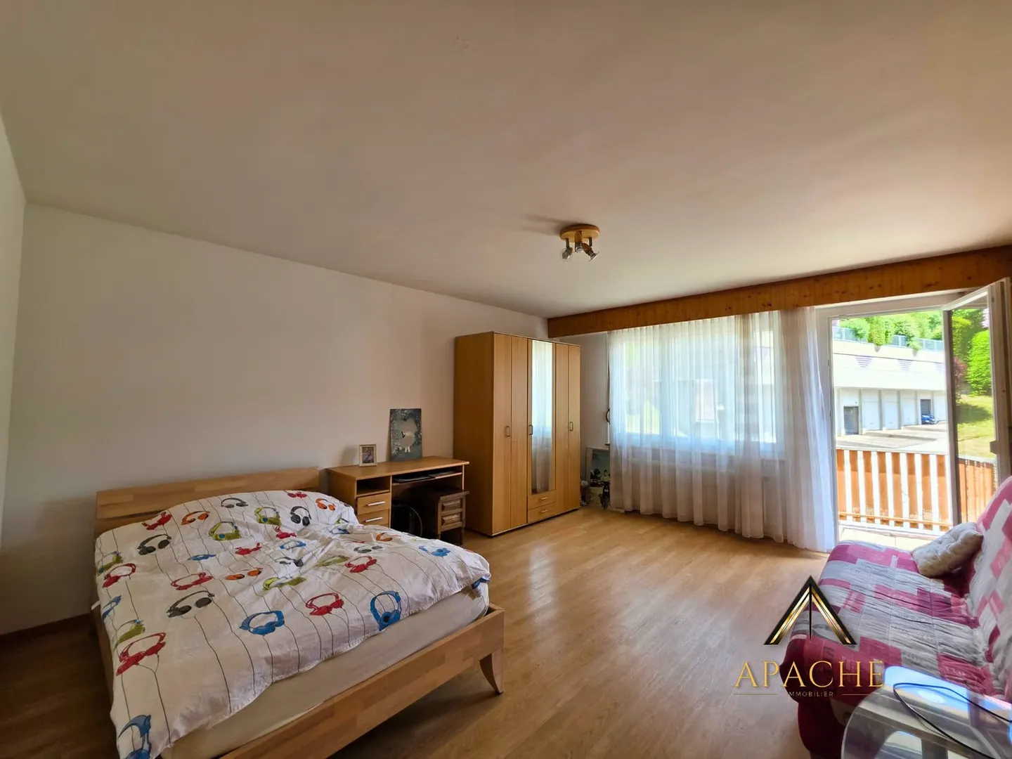 Generous family home, 2 apartments that can be combined and 5 garages - Photo 12 of 20