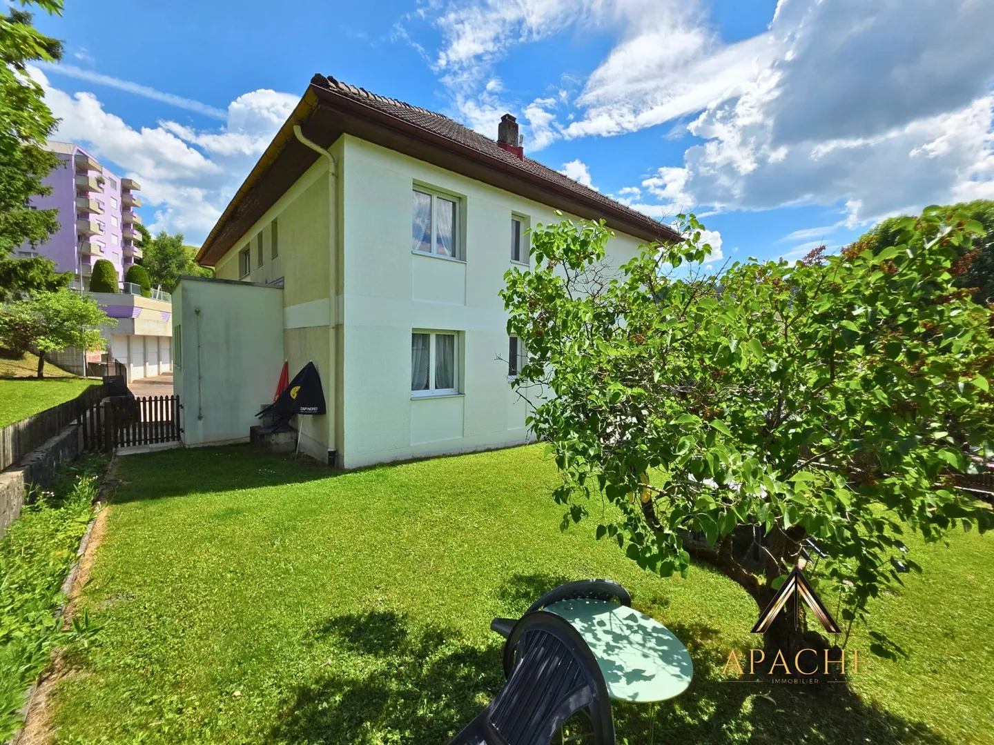 Generous family home, 2 apartments that can be combined and 5 garages - Photo 17 of 20