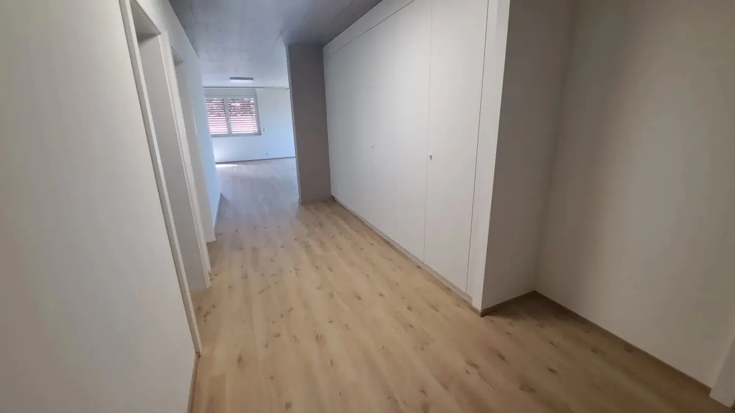 Bel appartamento di 4 stanze con grande terrazza e vista libera. - Foto 7 di 8