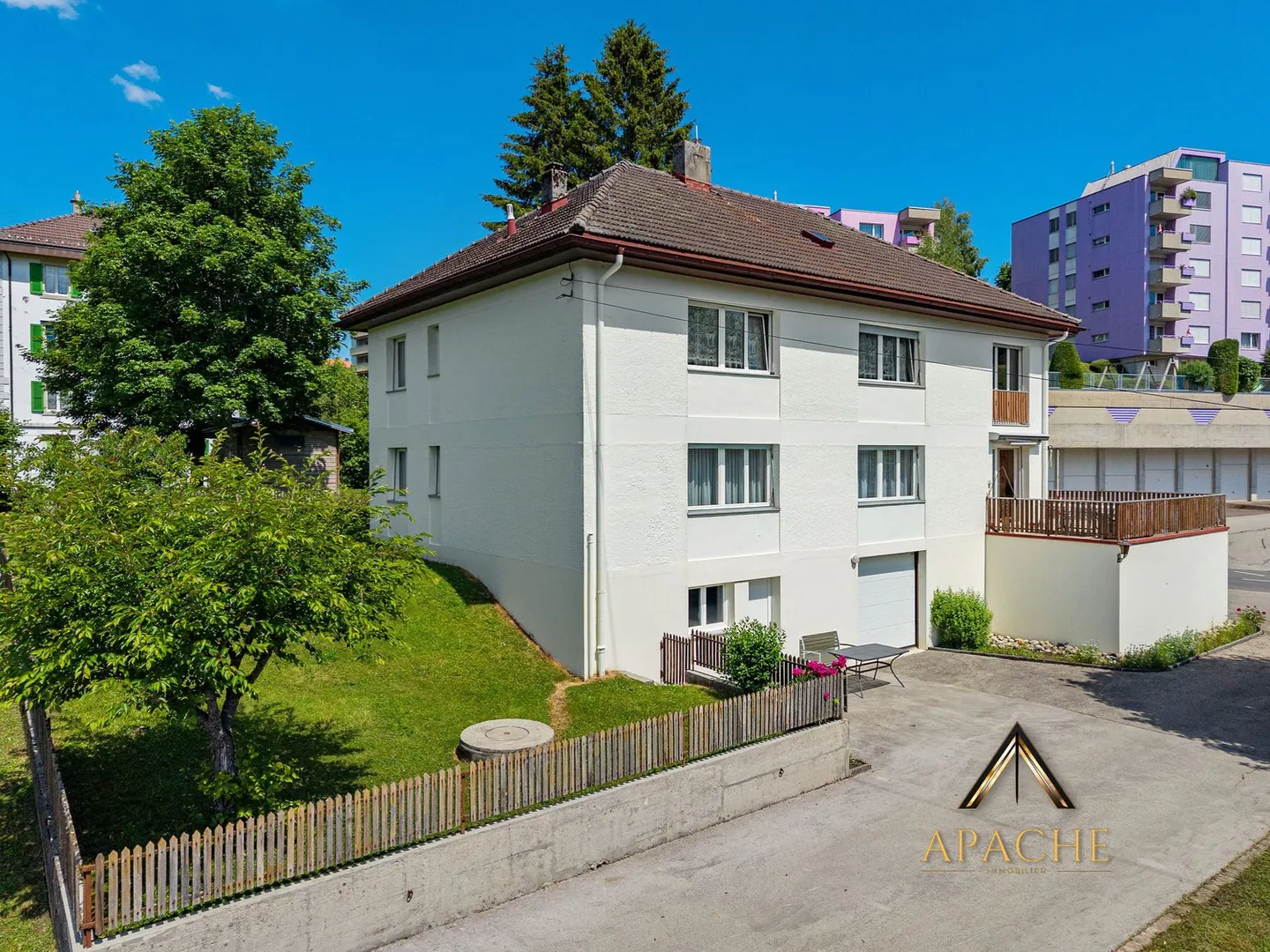Generous family home, 2 apartments that can be combined and 5 garages - Photo 19 of 20