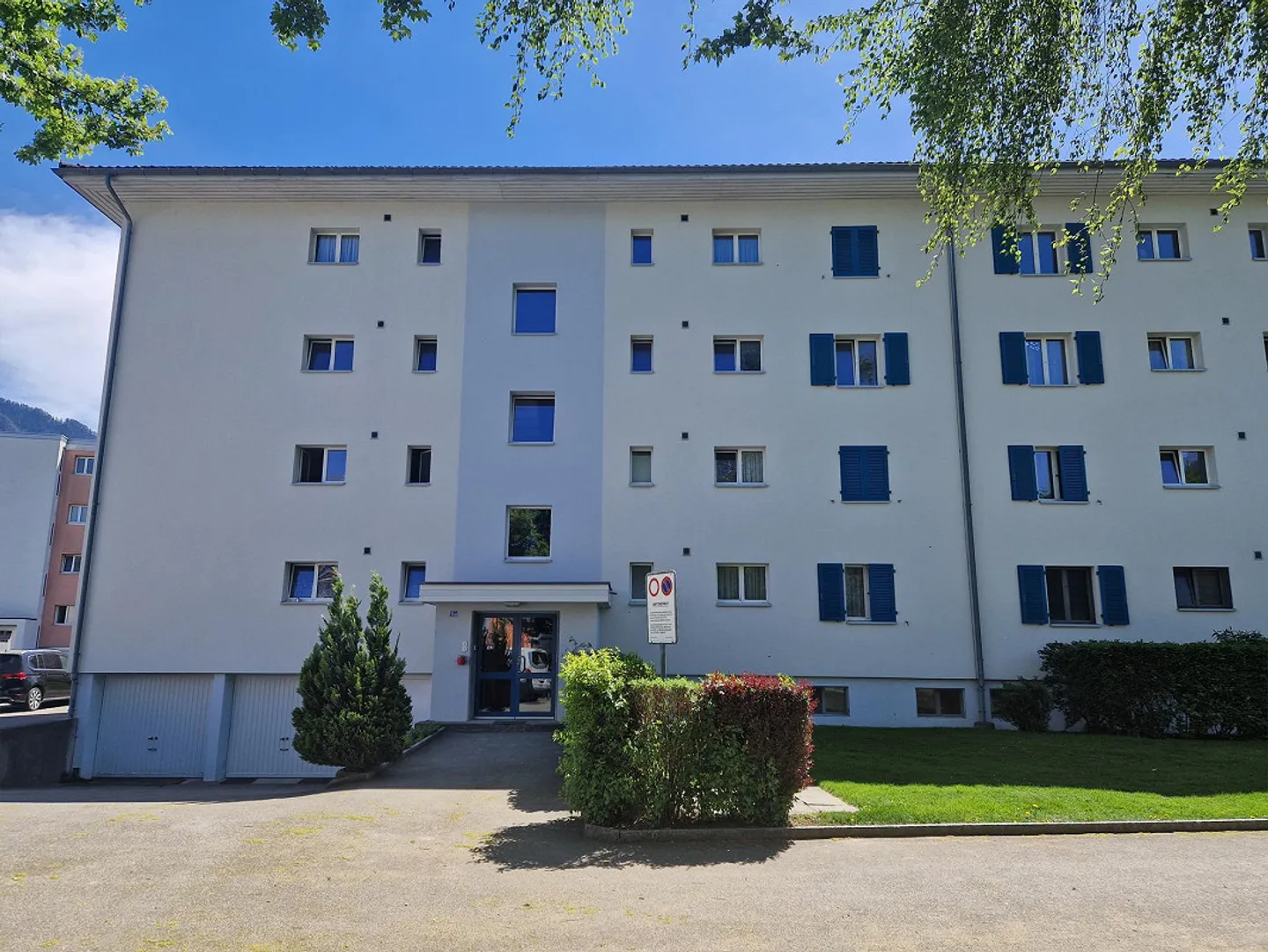 Appartement 4 pièces fraîchement rénové avec balcon - Photo 2 sur 5