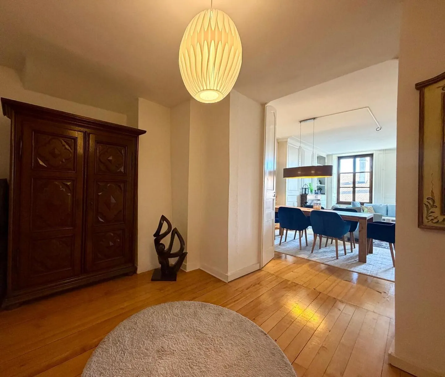 Wunderschöne 3,5 Zimmer mit Kaminen und Charakter - Foto 3 von 12