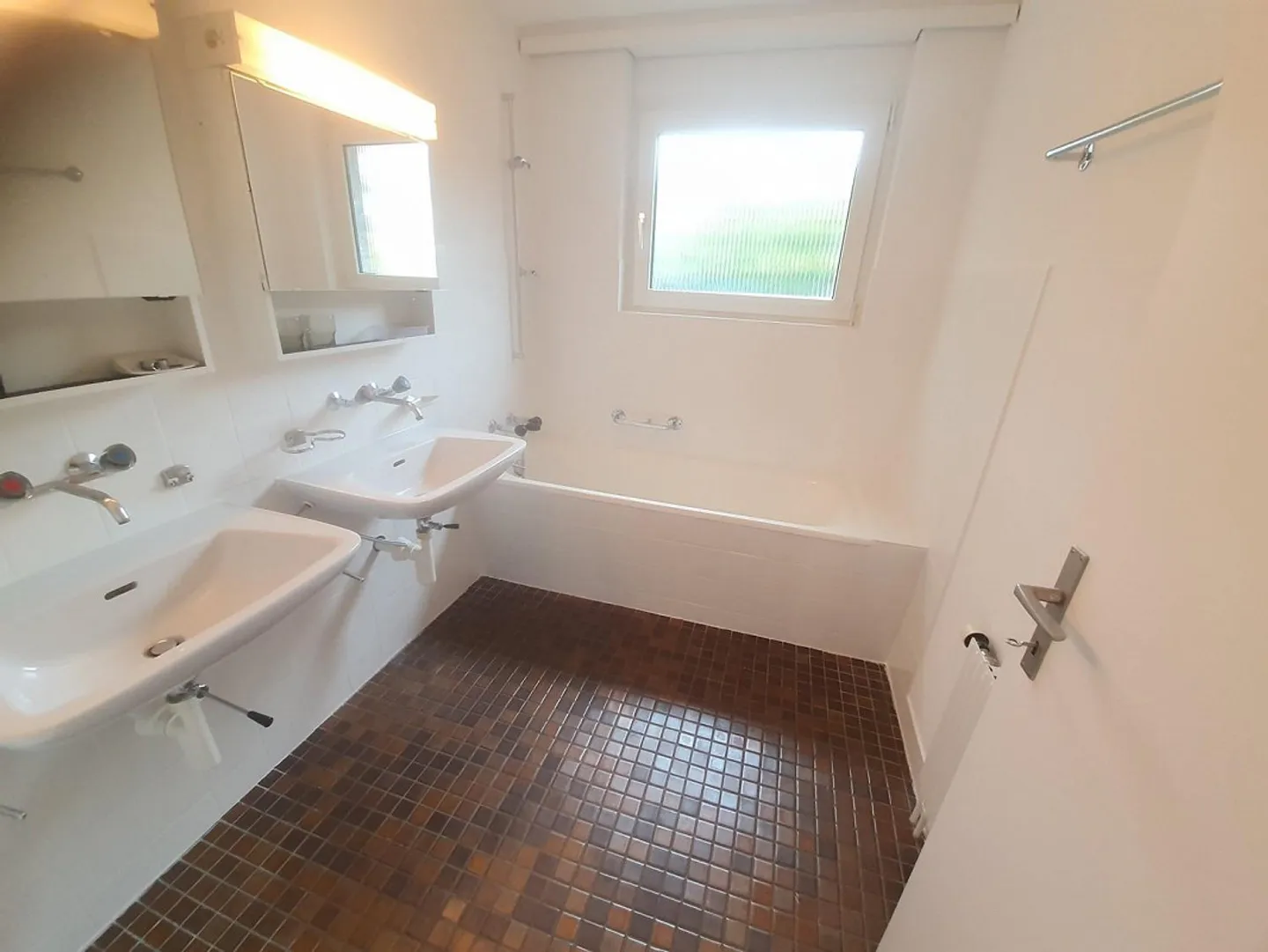 Super Angebot ! Neuerenovierte Küche und wunderschöne Aussicht ! - Foto 6 von 10