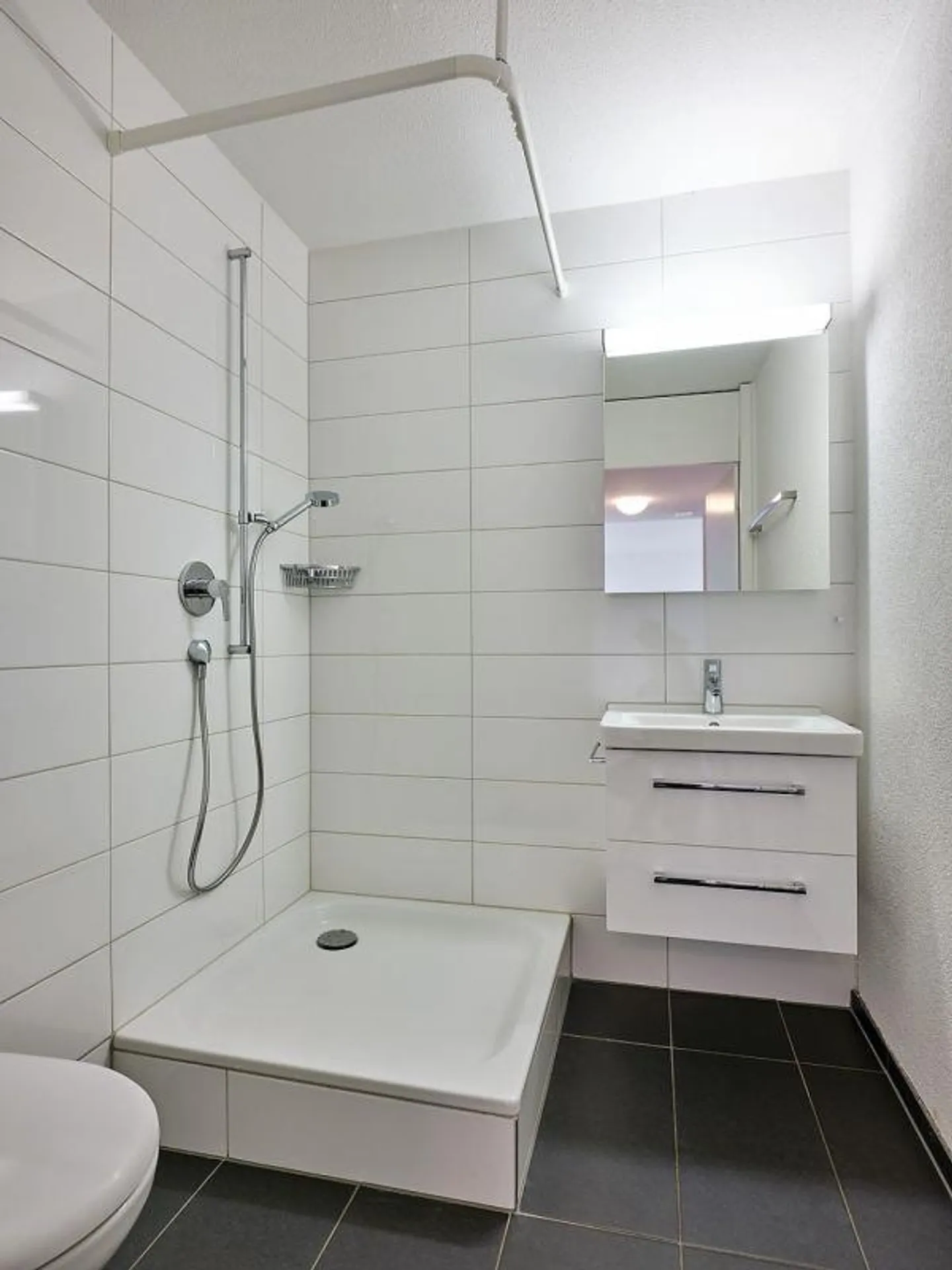 Cozy 2-room apartment in a central location - Photo 3 of 9