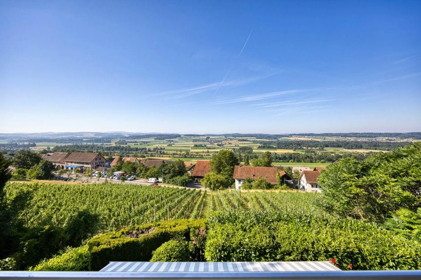 MEDITERRAN LICHTDURCHFLUTETES 6.5 ZIMMER HAUS MIT TRAUMAUSSICHT - Photo 29 of 30