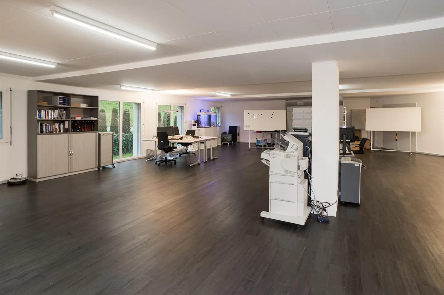 Ufficio open space di 180 m2, balcone con vista lago, giardino + ufficio separato di 18m2 - Foto 5 di 11