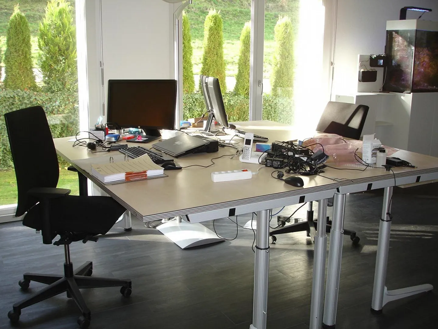 Ufficio open space di 180 m2, balcone con vista lago, giardino + ufficio separato di 18m2 - Foto 9 di 11