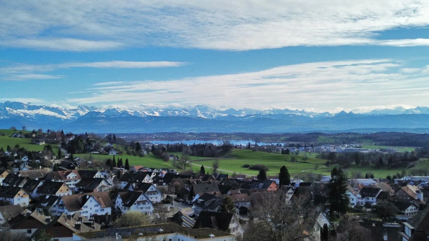 Appartamento Attico Moderno con Panorama sul Lago e sulle Montagne - Foto 1 di 5