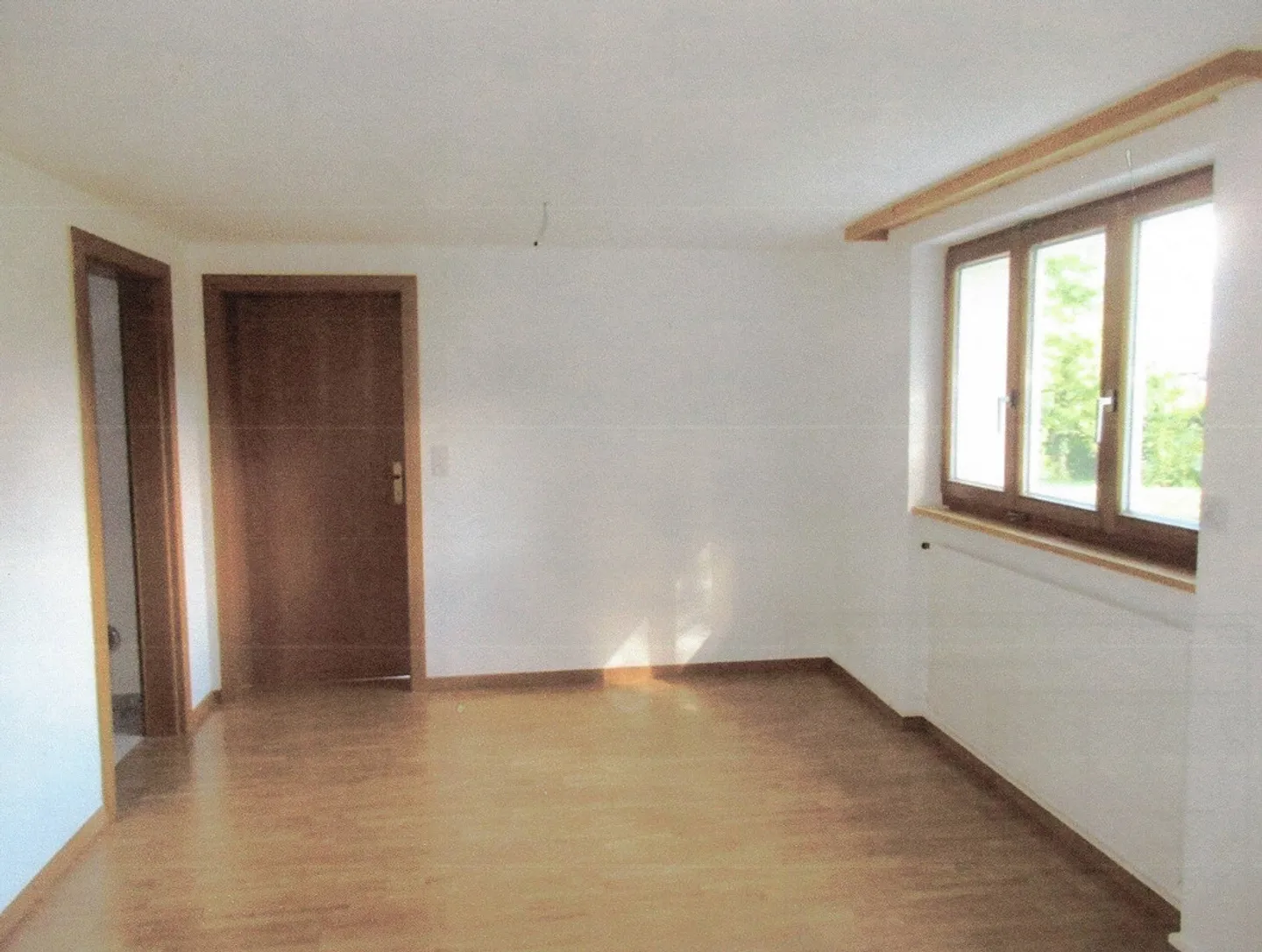 Beautiful, quiet and sunny 2.5-room apartment in Salez - Photo 5 of 11