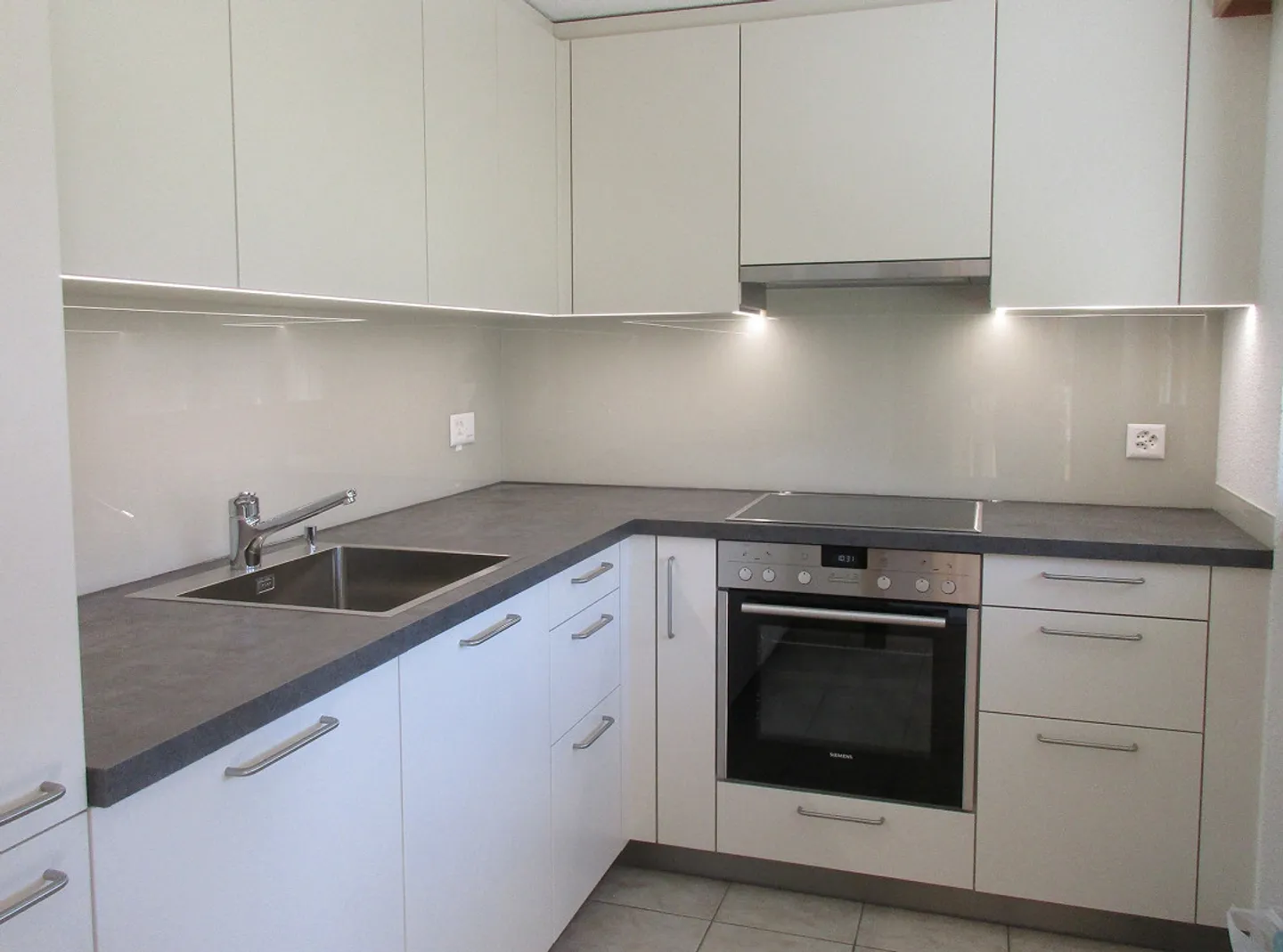 Beautiful, quiet and sunny 2.5-room apartment in Salez - Photo 6 of 11