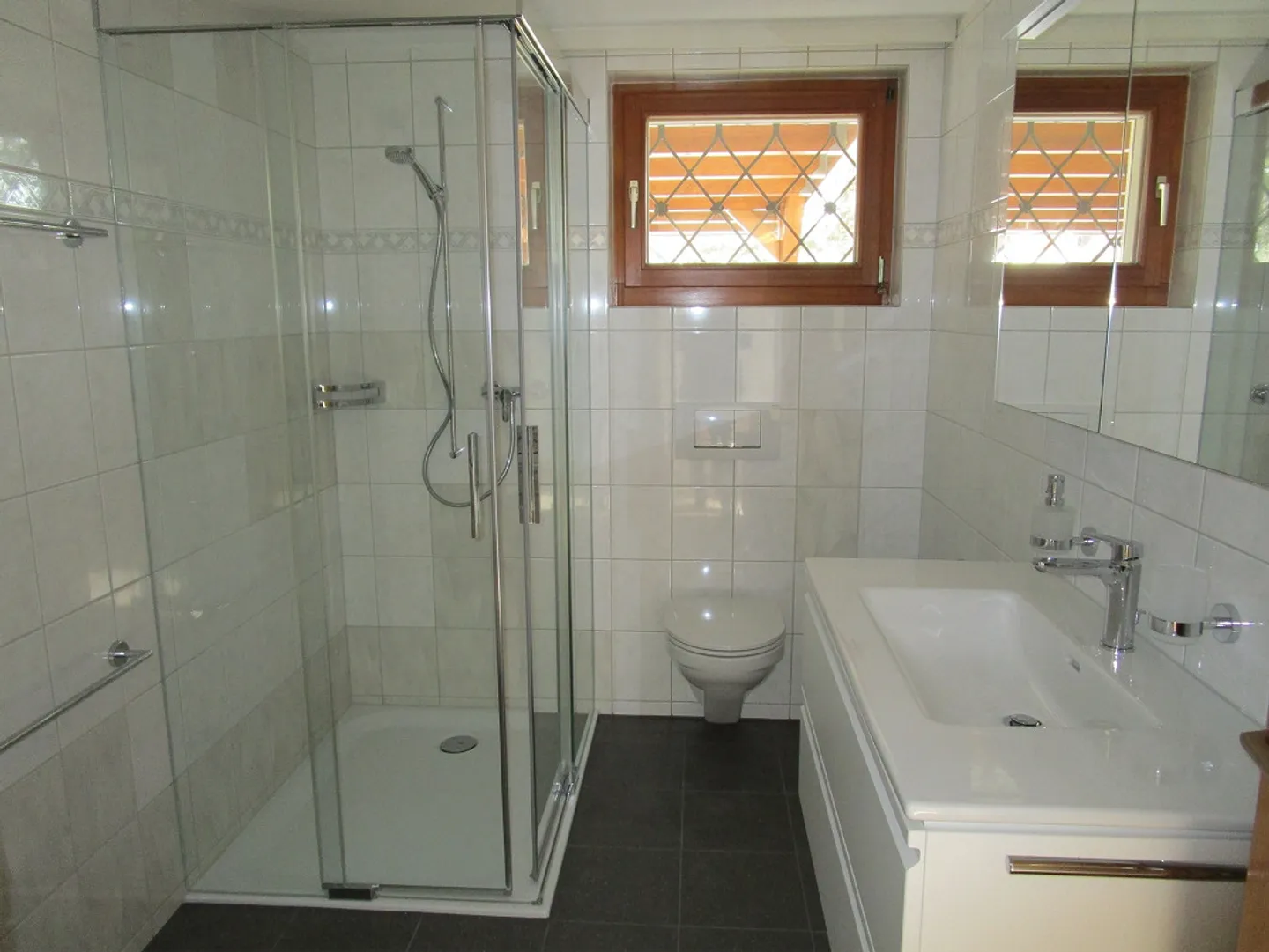 Beautiful, quiet and sunny 2.5-room apartment in Salez - Photo 7 of 11