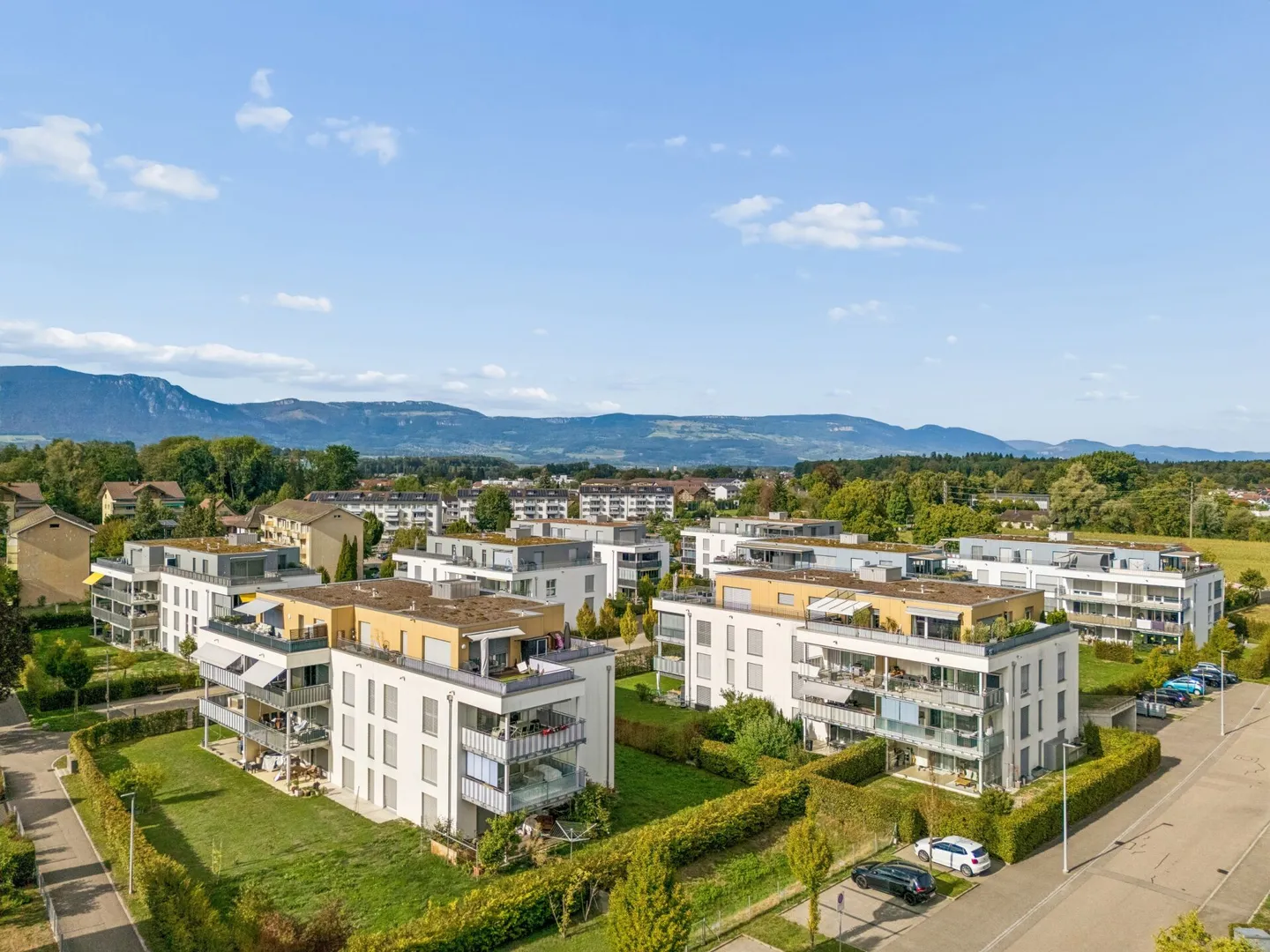 Appartamento moderno con grande balcone - Foto 2 di 13