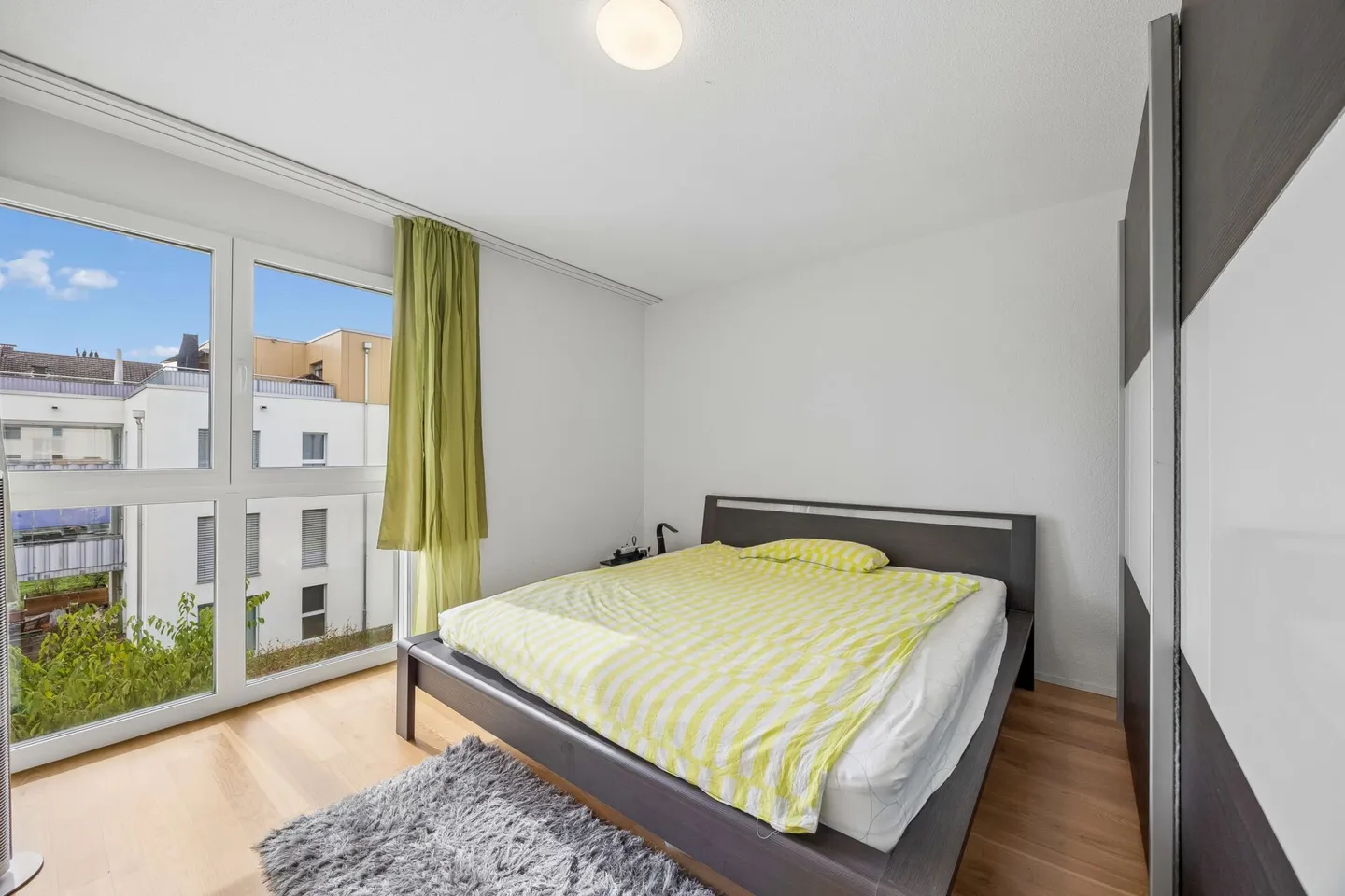 Appartamento moderno con grande balcone - Foto 4 di 13