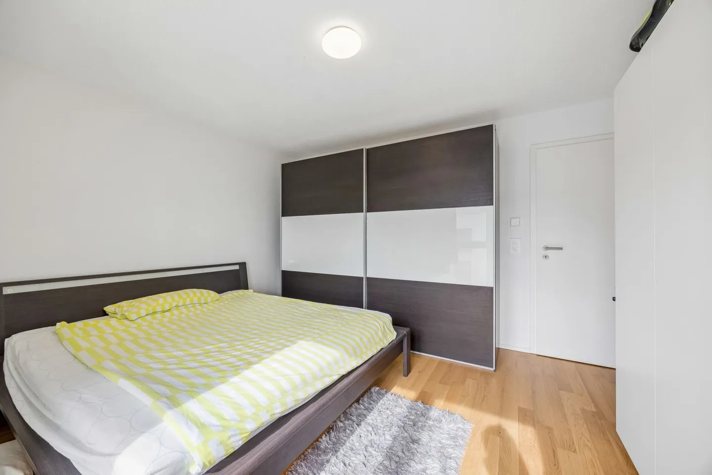 Appartamento moderno con grande balcone - Foto 7 di 13