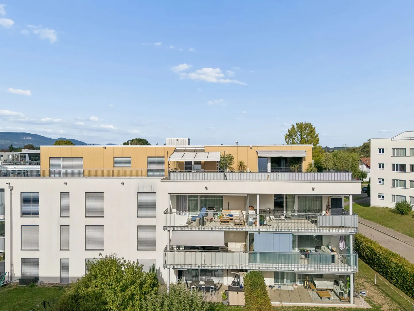 Appartamento moderno con grande balcone - Foto 9 di 13