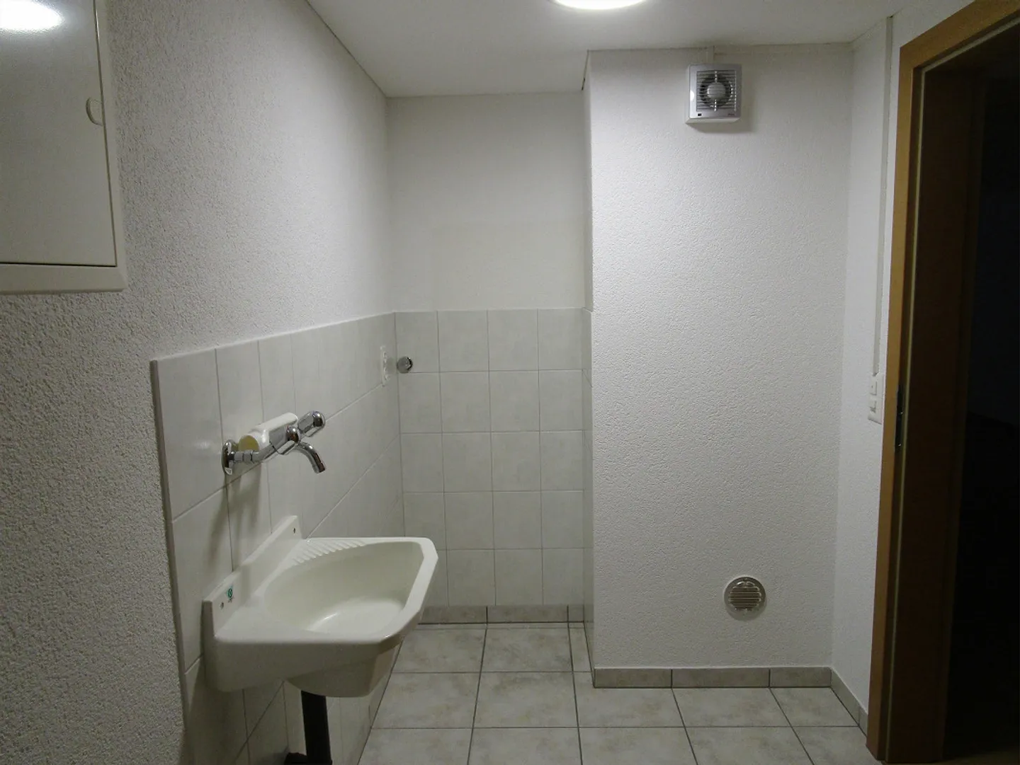 Beautiful, quiet and sunny 2.5-room apartment in Salez - Photo 9 of 11