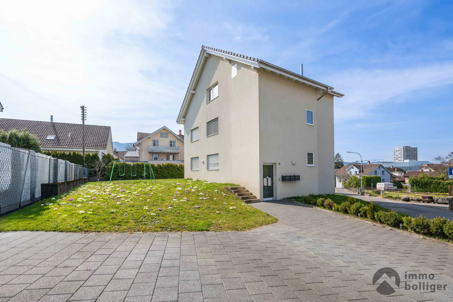 Stylish living above the rooftops - Attic apartment in Reinach - Photo 2 of 13