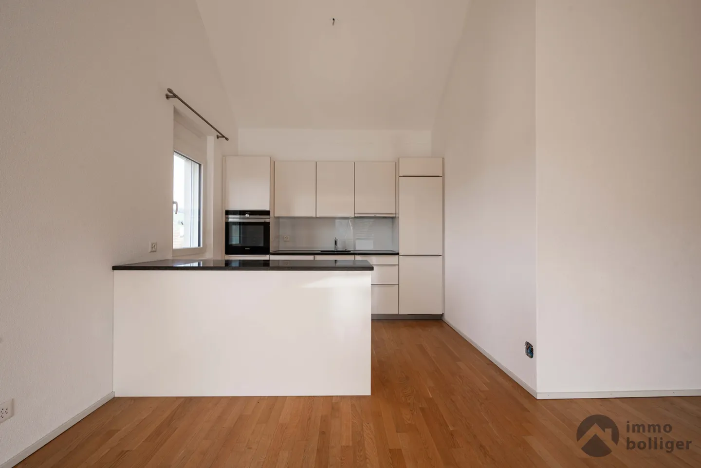 Stylish living above the rooftops - Attic apartment in Reinach - Photo 7 of 13