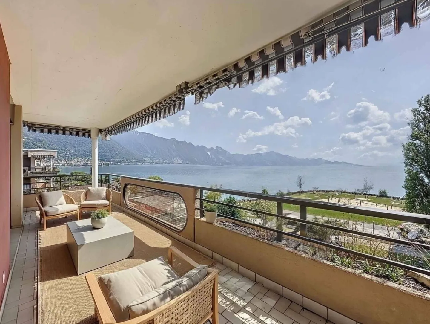 Penthouse avec Terrasse et Vue sur le Lac - Photo 4 sur 10
