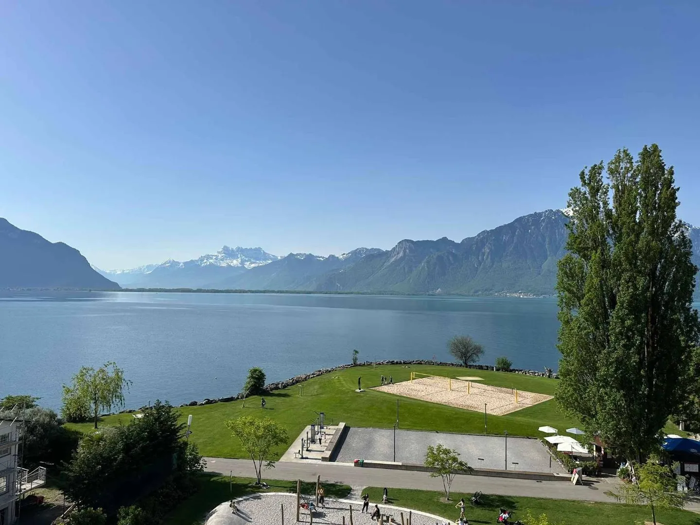 Penthouse avec Terrasse et Vue sur le Lac - Photo 5 sur 10