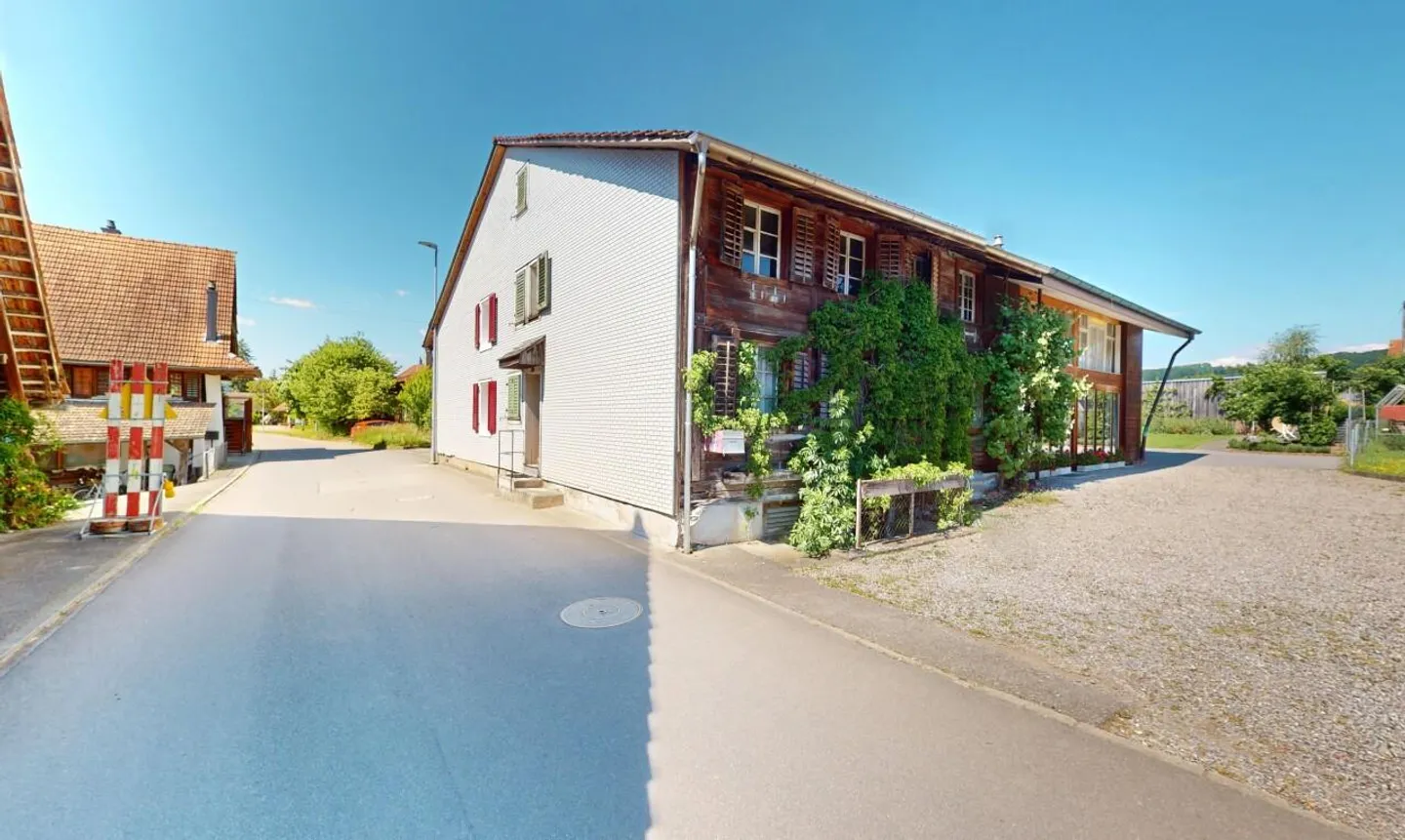 Sunny property in core zone with development potential - Photo 2 of 13