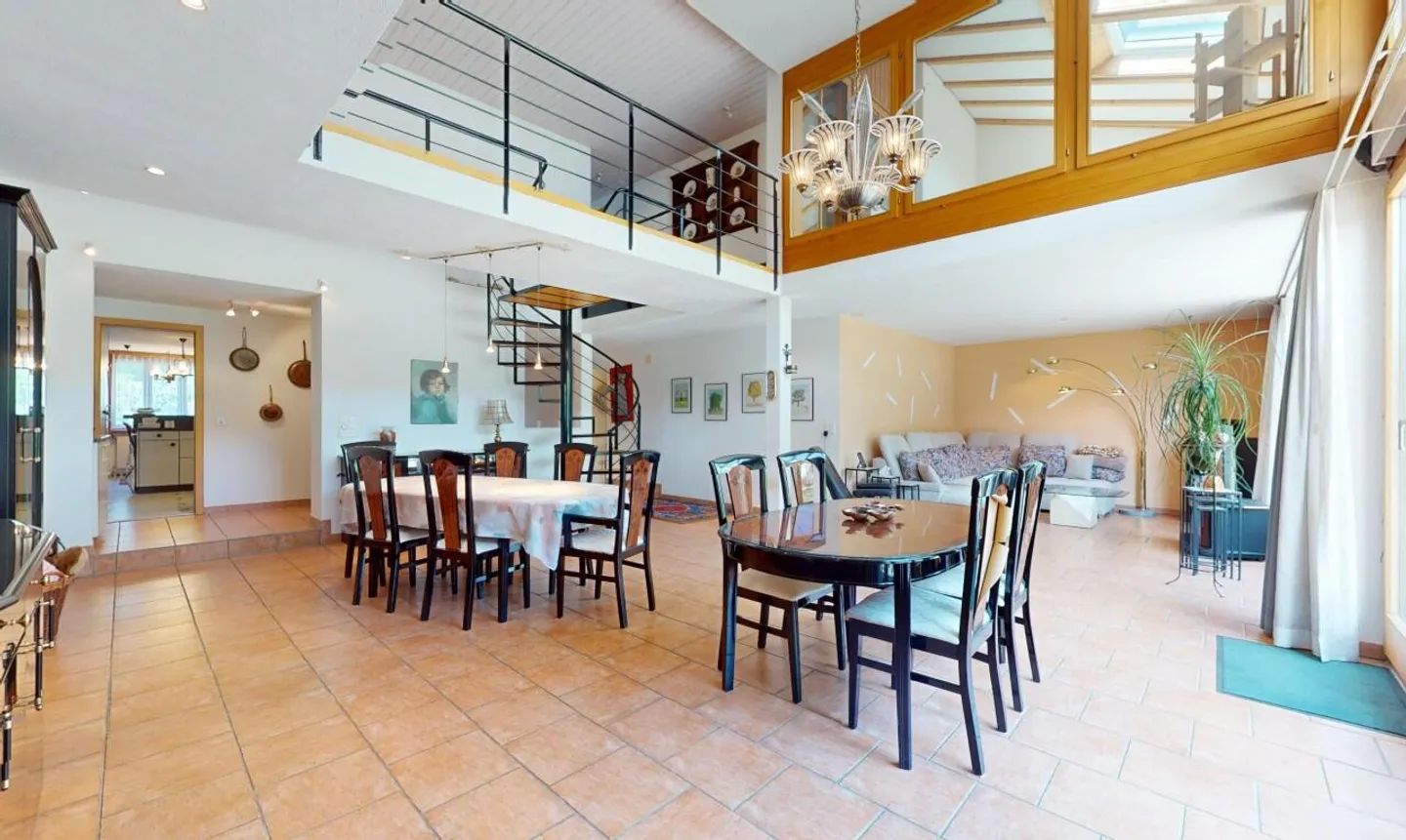 Sunny property in core zone with development potential - Photo 3 of 13