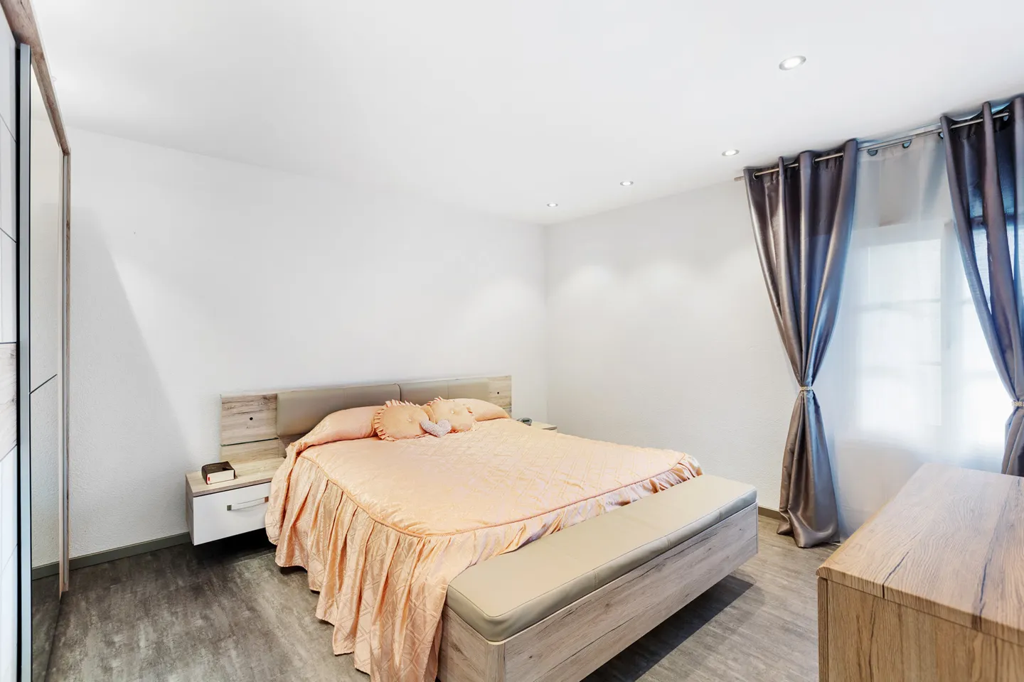 Affascinante casa bifamiliare di 7 camere con flair italiano e molto comfort - Foto 6 di 15