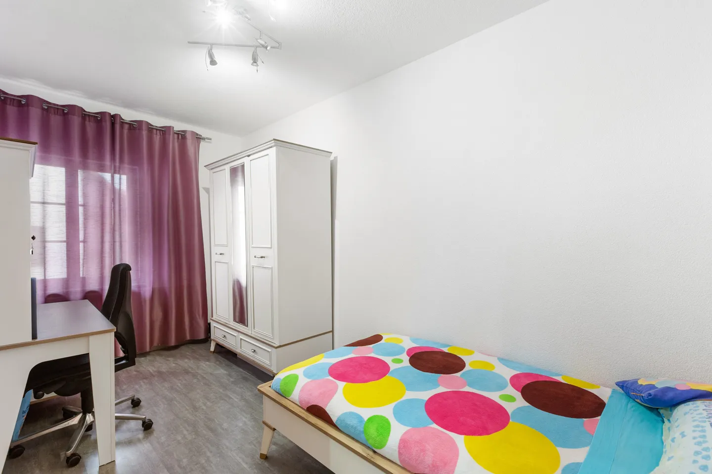 Affascinante casa bifamiliare di 7 camere con flair italiano e molto comfort - Foto 9 di 15