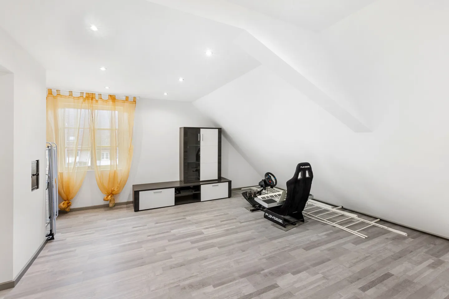 Affascinante casa bifamiliare di 7 camere con flair italiano e molto comfort - Foto 14 di 15