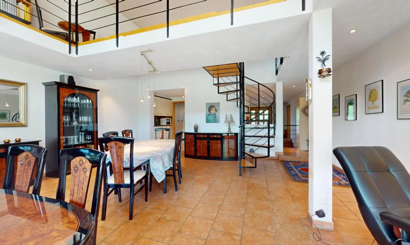 Sunny property in core zone with development potential - Photo 5 of 13